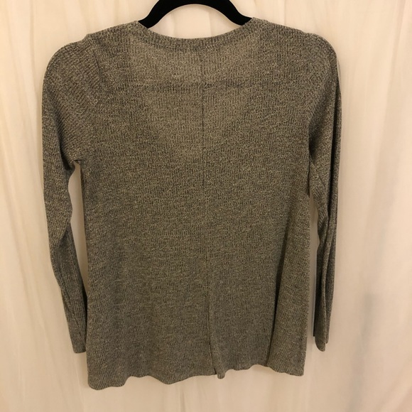 DONATED to local social worker🙏 Hollister Long sleeve v-neck ribbed top - Picture 2 of 3